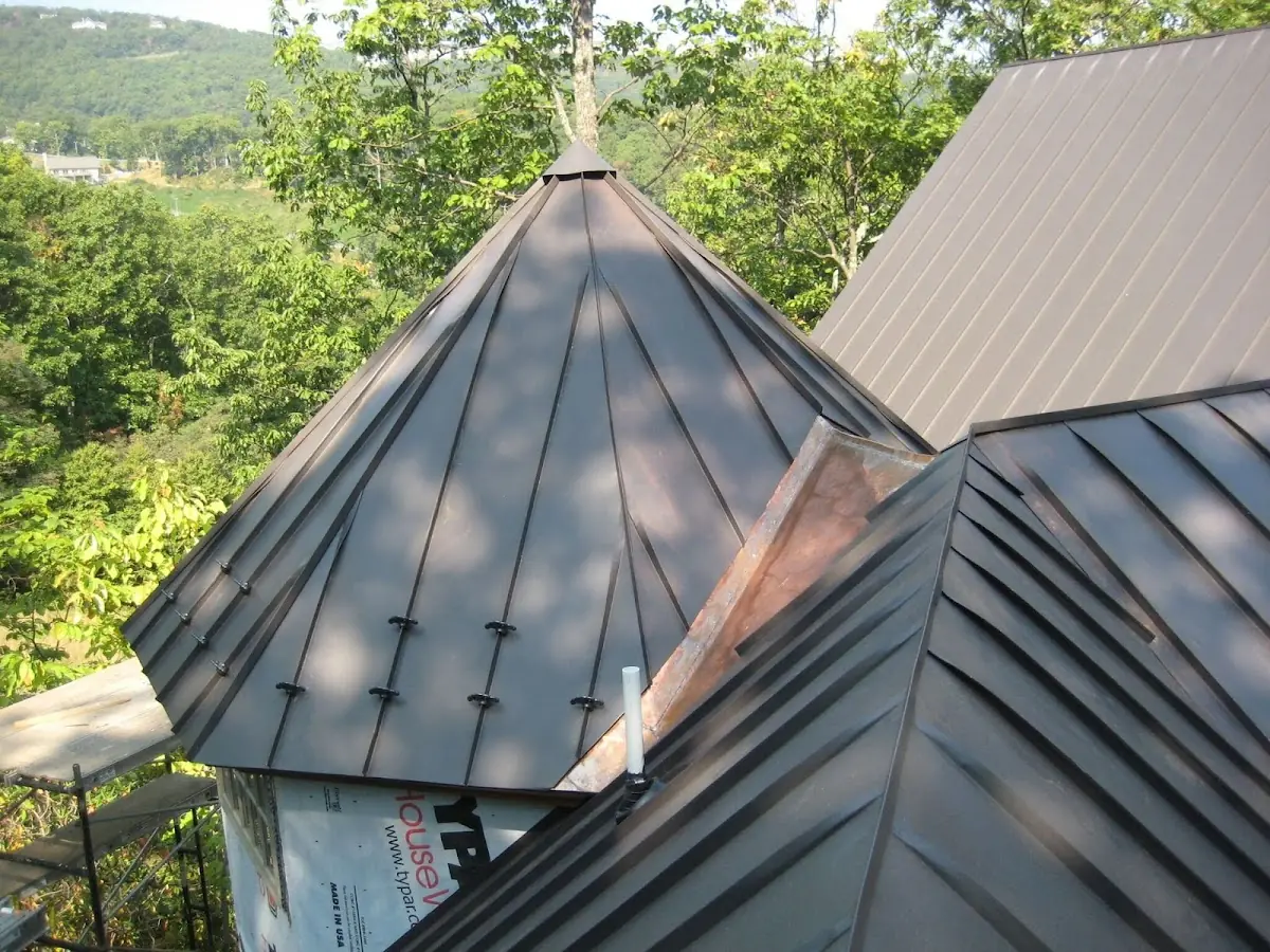 Professional Roof Tarp Installation by Craftsman Roofing in Deering Bay